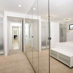 mirrored-closet-sliding-doors